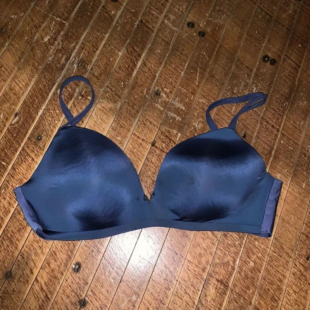 Victoria’s Secret navy no wire padded 34DD bra